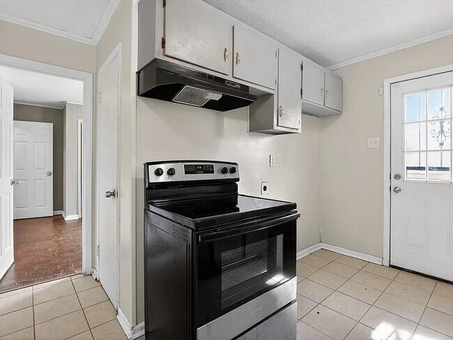 Building Photo - 4118 Westmont Rd