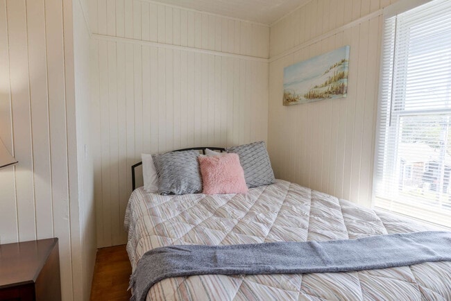 Building Photo - 640 S Columbia St