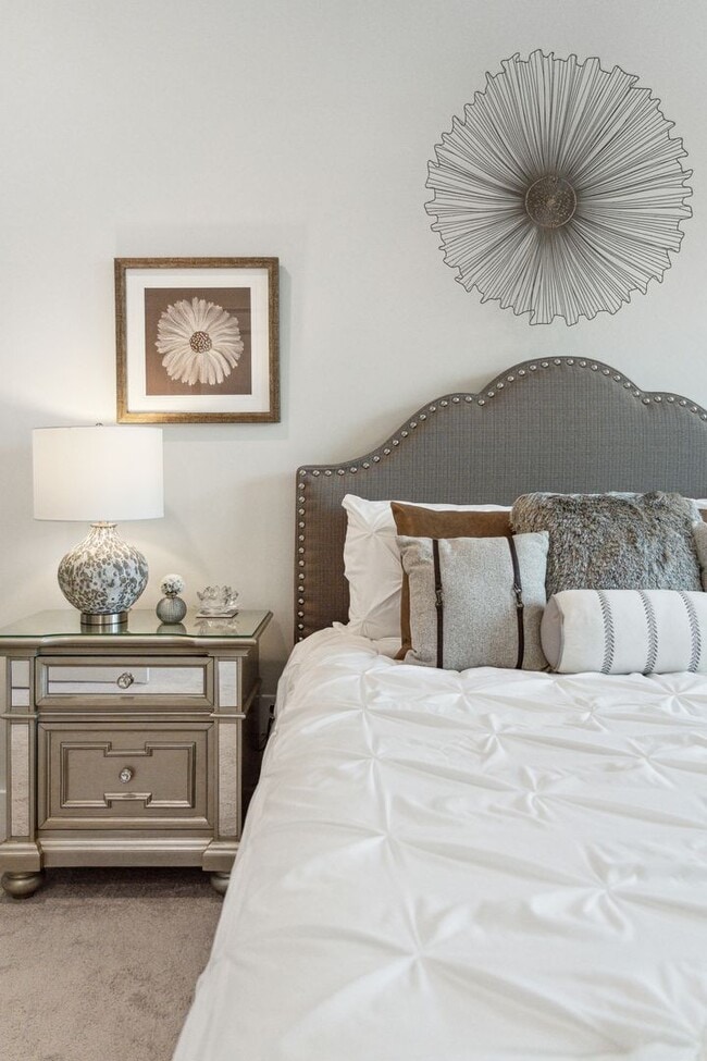 Building Photo - 2/4 Townhome in Midtown Located in Mt. Pleasant!