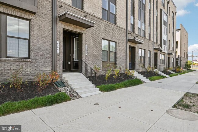 Building Photo - 2506 W Peninsula Dr