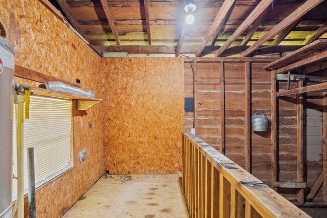 Building Photo - Cozy 3 Bedroom, 1 Bath Home - Spacious Liv...