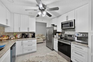 Building Photo - 100 Miramar Ave