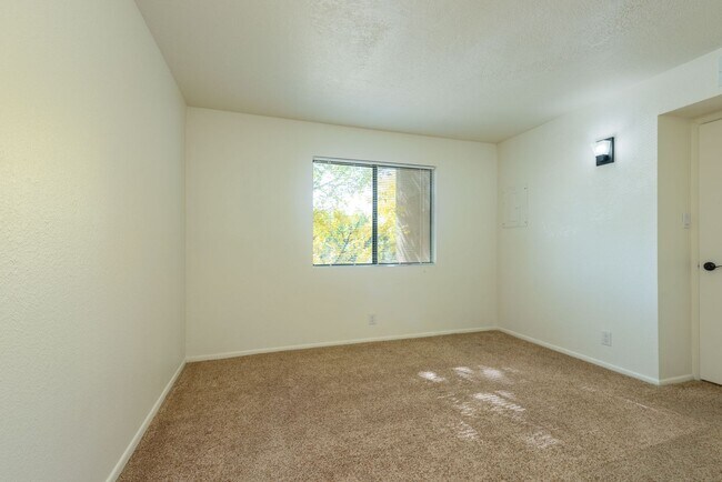 Building Photo - Light and Bright Second Level Condo Available Now!