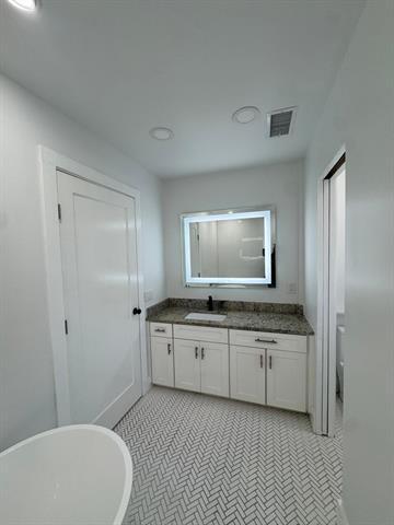 Building Photo - 6826 Kingsbury Dr