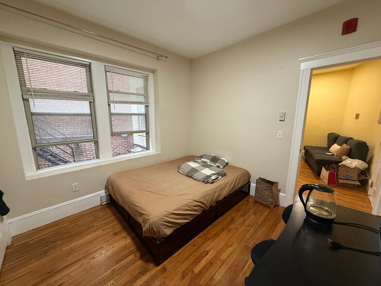 Building Photo - 55 Park Dr