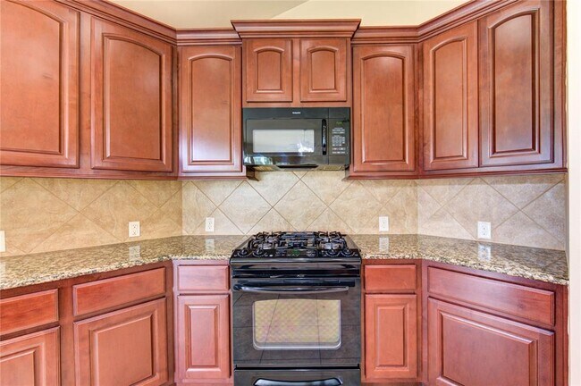 Building Photo - 5615 Stoneridge Ct