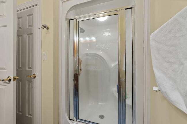 Building Photo - 450 Cox Rd