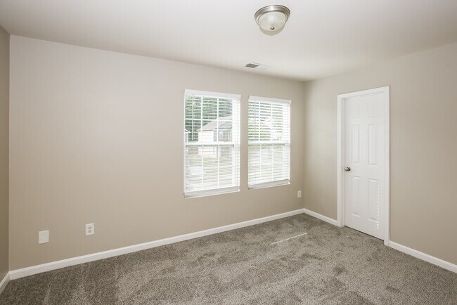 Building Photo - 5521 Twin Brook Dr