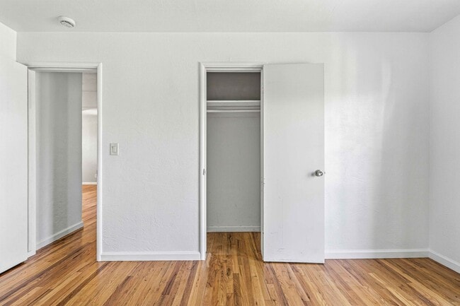 Building Photo - 1415 W Roseburg Ave