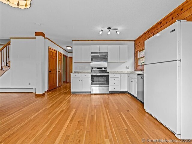 Building Photo - 698 Leetes Island Rd