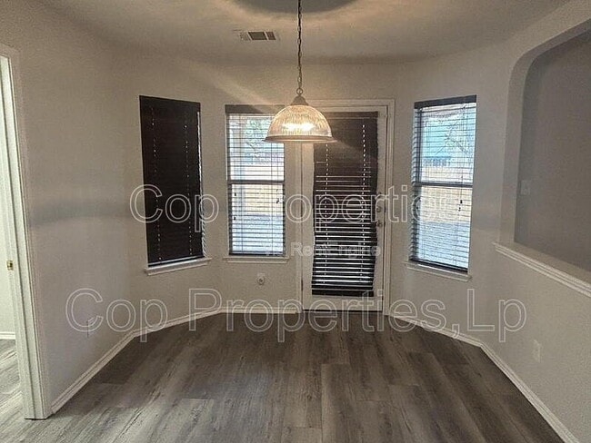 Building Photo - 307 Lucille