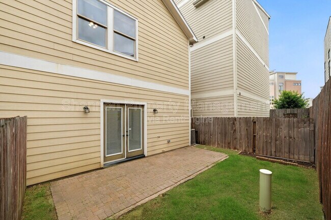 Building Photo - 2323 Sperber Ln