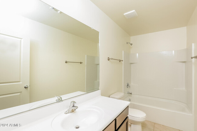 Building Photo - 9068 S 253rd Dr