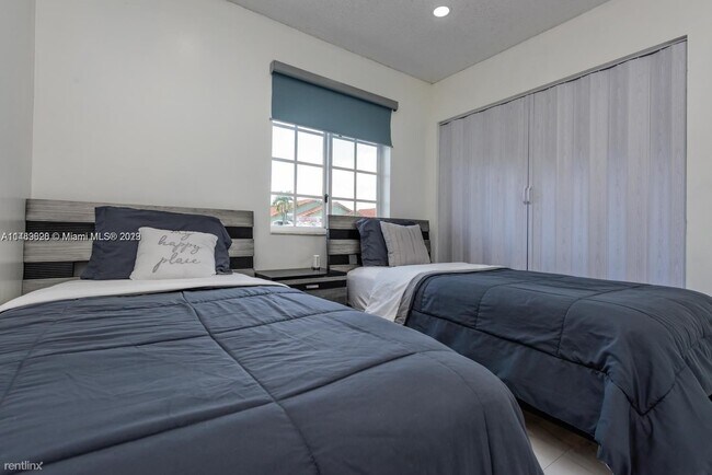 Building Photo - 3 br, 2 bath House - 14347 SW 176th Ter Fl...