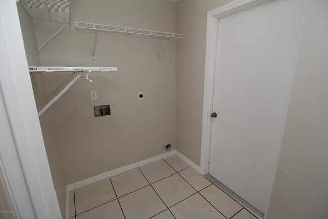 Building Photo - 737 Kempten St NW