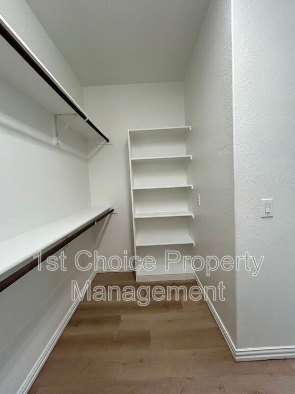 Building Photo - 952 Pinnacle Ridge Rd