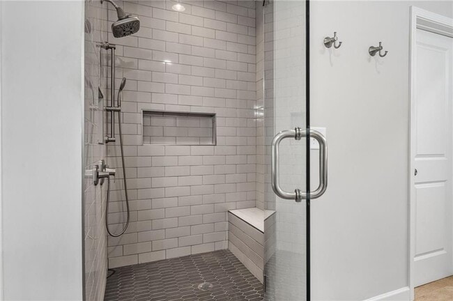 Building Photo - 421 Retreat Ln