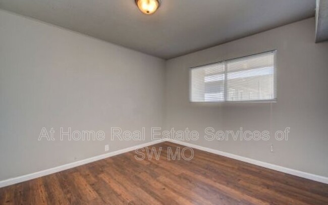 Building Photo - 930 S Campbell Ave