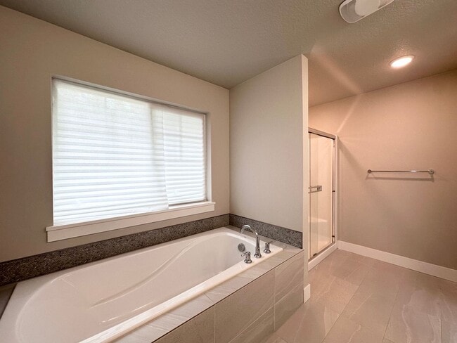 Building Photo - Beautiful Home in Desirable Monterey Estates – Happy Valley