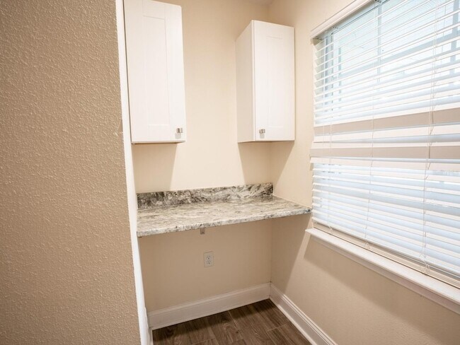Building Photo - 727 Hull Island Dr