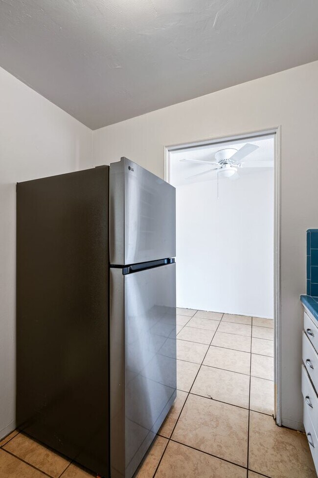 Building Photo - 2230 E Spring St