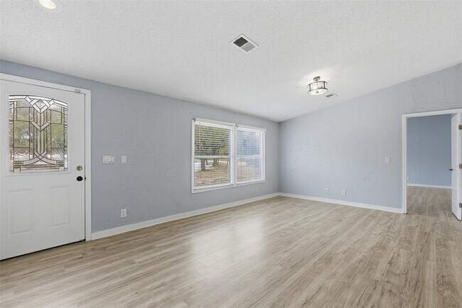 Building Photo - 931 Sycamore Creek Dr