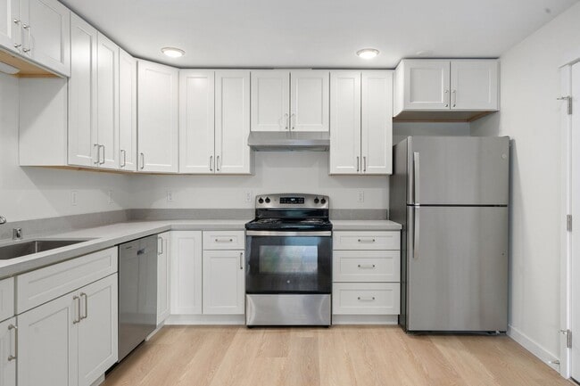 Building Photo - 535-537 NE Vena St