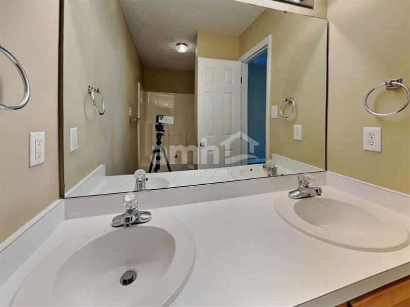 Building Photo - 204 Machost Dr