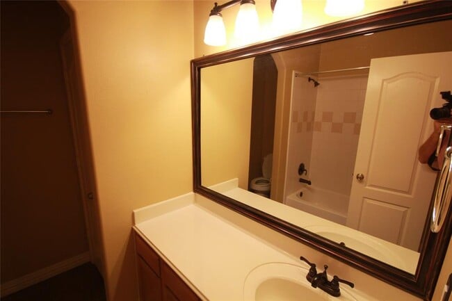 Building Photo - 1306 Colonial Manor Dr
