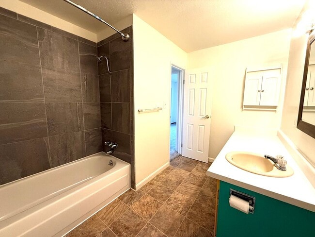 Building Photo - 1 bedroom apartment