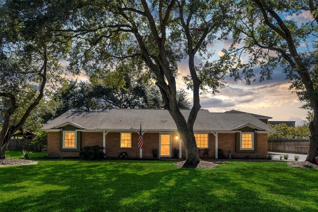 Building Photo - 1907 Dellore Ln