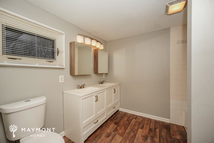 Building Photo - 7064 Barton Dr