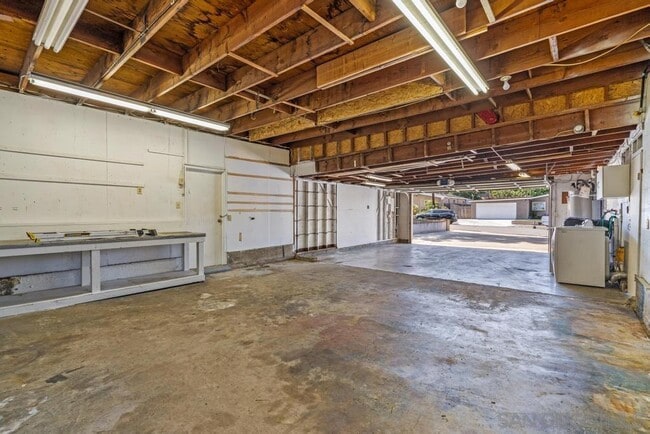 Building Photo - 8058 Tommy Dr
