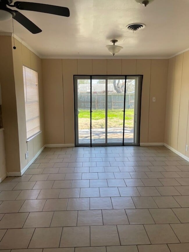 Building Photo - Bay Area- Large 3/2- huge master bedroom.