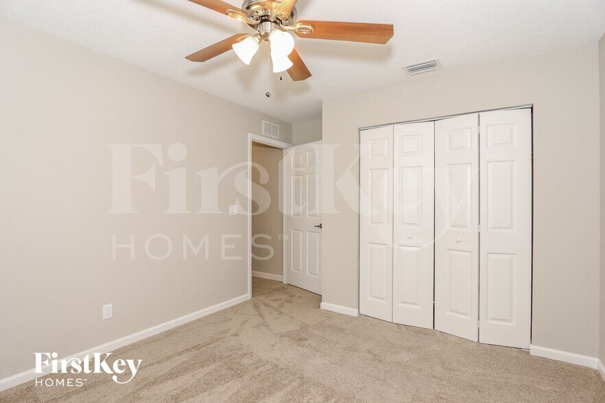 Building Photo - 1732 SW Hilola Ln