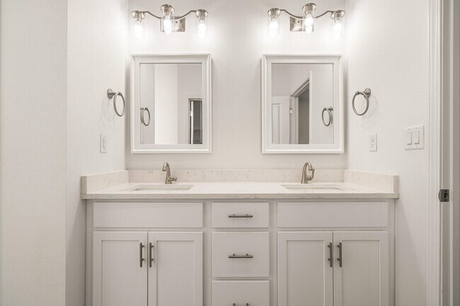 Building Photo - 4902 Kensington Ln