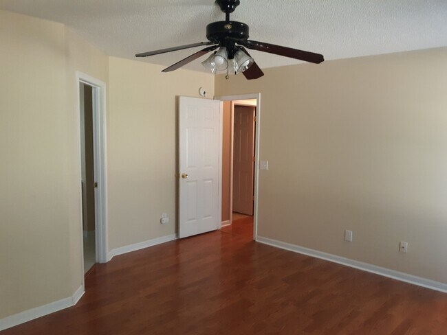 Building Photo - Charming 2 Story Home in Northeast Columbia!
