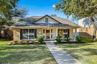 Building Photo - Beautiful One Story Home in Stone Oaks