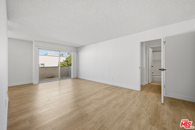 Building Photo - 1352 S Carmelina Ave