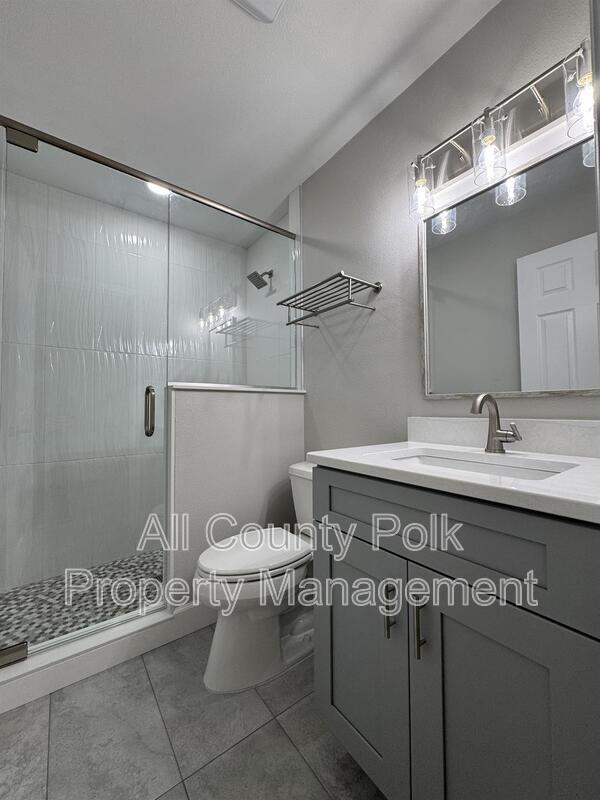 Building Photo - 2255 E Helen Cir