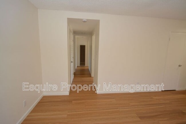 Building Photo - 240 Alpine St