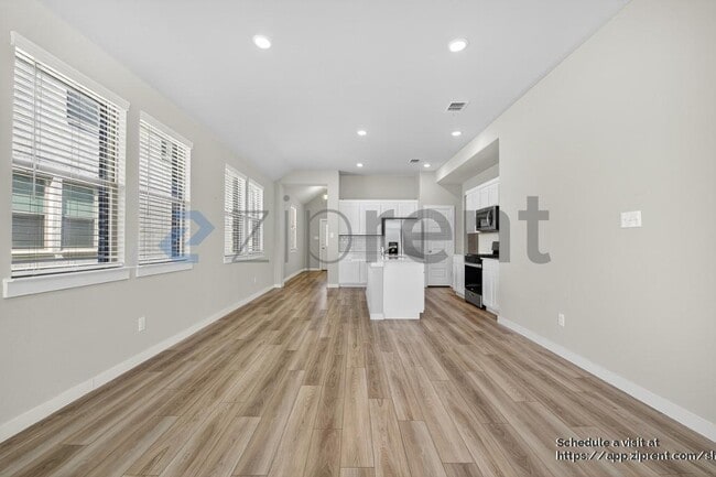 Building Photo - 413 Honeyhill Dr