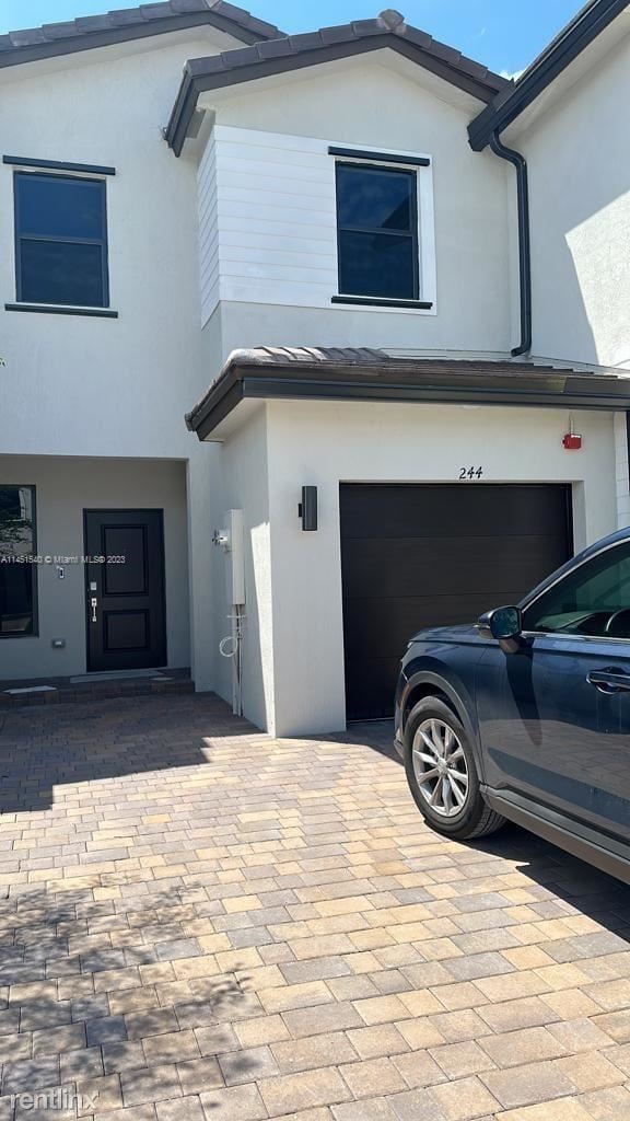 3 br, 2.5 bath House 252 SW 159th Way 252 SW 159th Way Pembroke