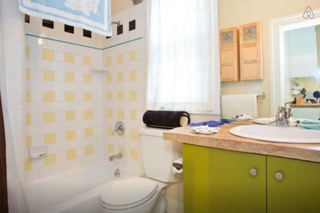 Building Photo - 131 Coleridge St