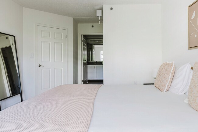 Building Photo - 444 Washington Blvd