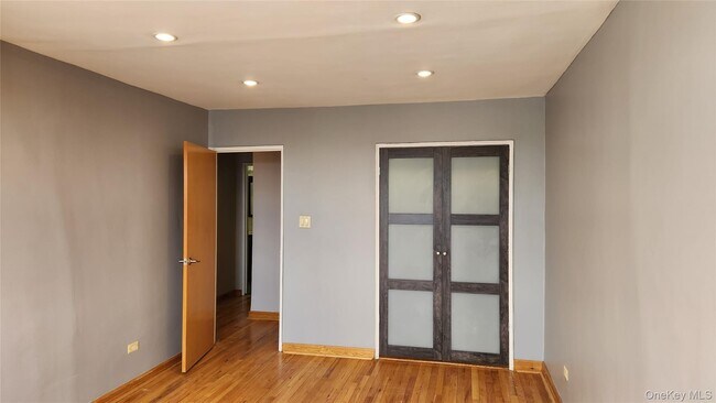 Building Photo - 2580 Ocean Pkwy