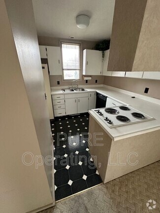 Building Photo - 1631 N 109th Plz