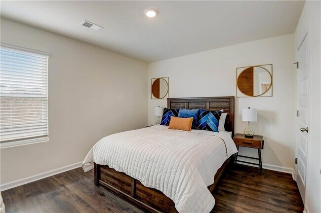 Building Photo - 257 Bur Oak Bend