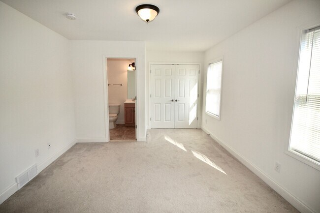 Building Photo - Stonecrest Drive