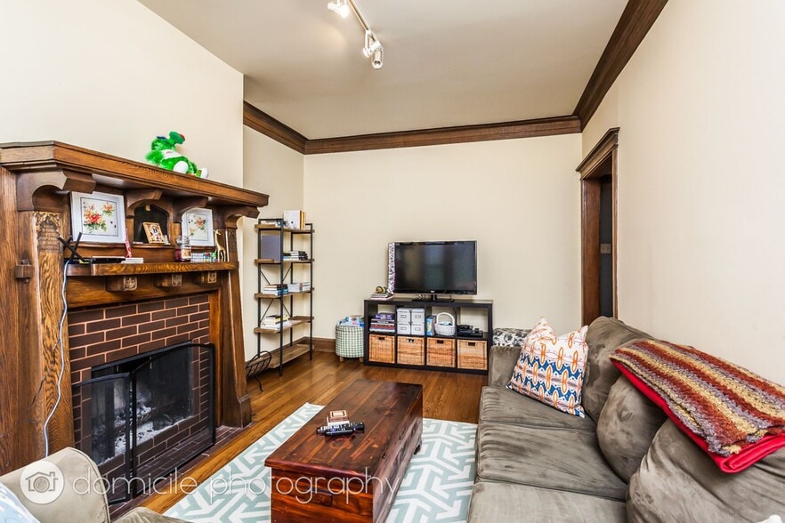 Building Photo - 3747 N Pine Grove Ave